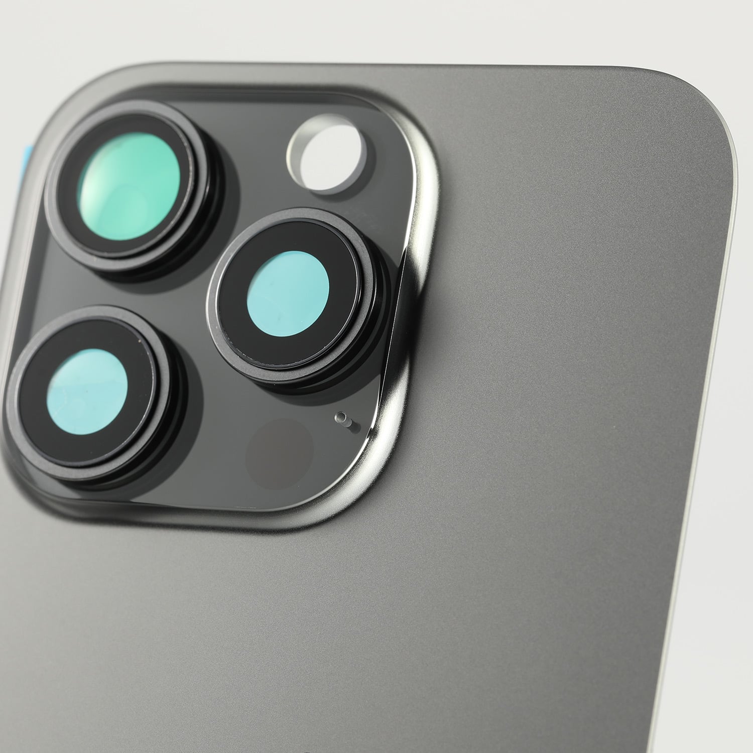 Capac spate sticla iPhone 16 Pro cu magnet, fara NFC, culoare Black Titanium
